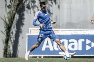 Em má fase, Santos visita a Chapecoense para retomar liderança do Brasileirão