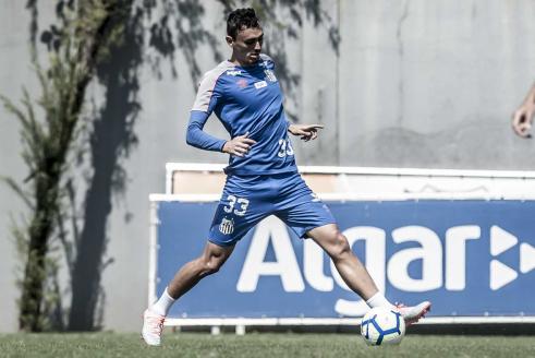 Em má fase, Santos visita a Chapecoense para retomar liderança do Brasileirão