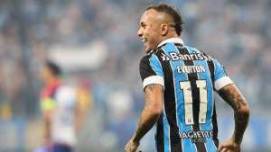 Desfalque na Copa do Brasil, atacante comemora empate do Grêmio com São Paulo