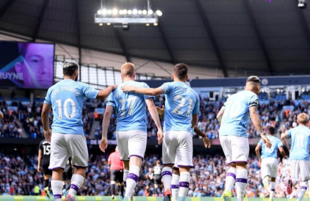 INGLÊS: Com show de Agüero, Manchester City atropela Brighton
