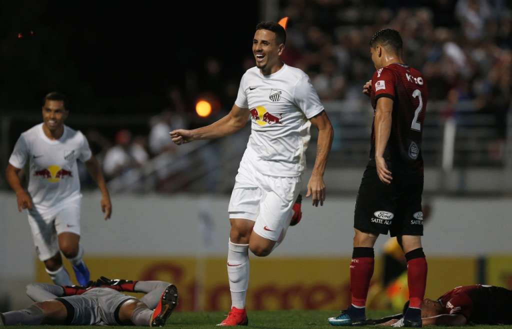 Bragantino vence Brasil e abre mais vantagem na liderança da Série B