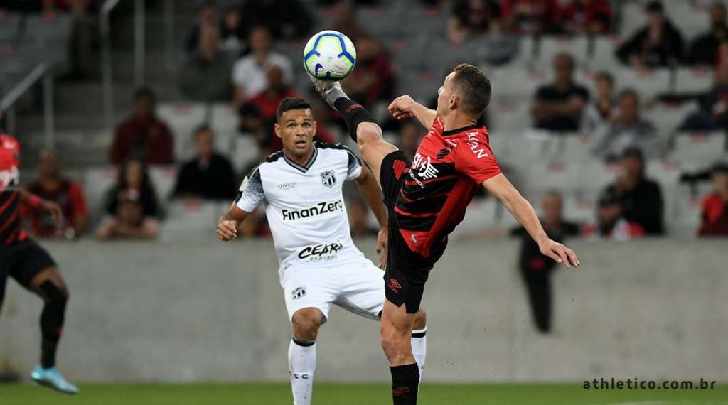 Athletico-PR vence o Ceará e encostou na zona de classificação para a Libertadores (Foto: Miguel Locatelli/Site Oficial)