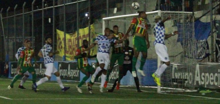 São José pressionou mais o Sampaio