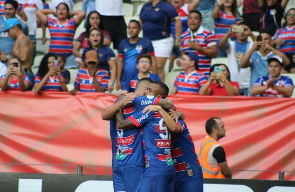 Jogadores do Fortaleza comemoram um dos gols marcados diante do Goiás (Foto: Leonardo Moreira/Fortaleza)