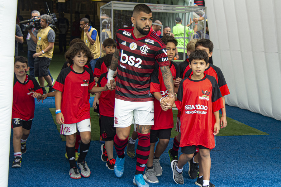 Gabriel elogia elenco do Flamengo e comemora vitória contra rival direto