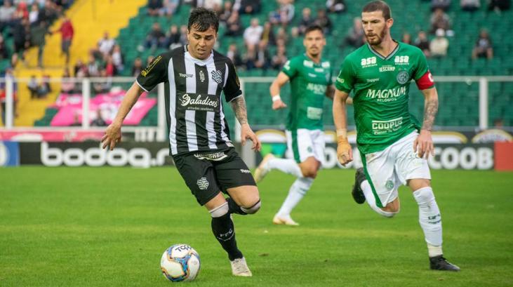 Guarani se defendeu e marcou um gol impedido