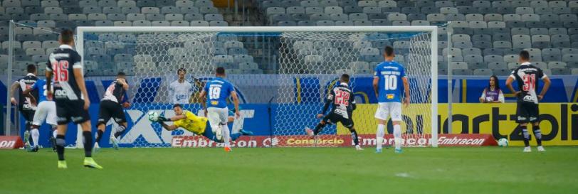 Fábio defendeu cobrança de pênalti de Yago Pikachu quando a partida estava empatada