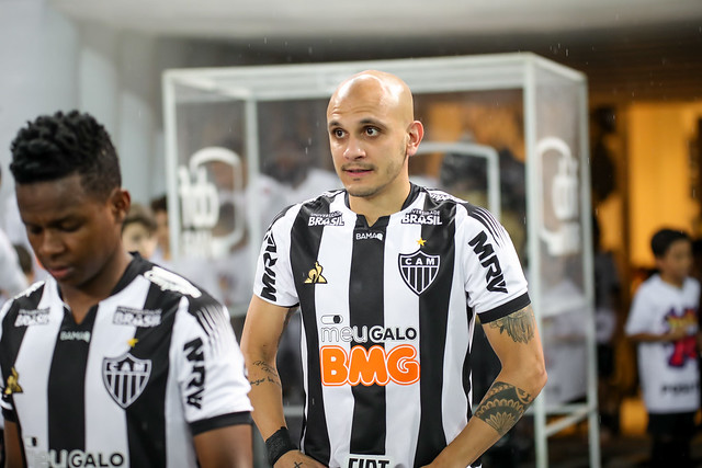 Fábio Santos exime jovem goleiro de culpa e lamenta derrota do Atlético-MG