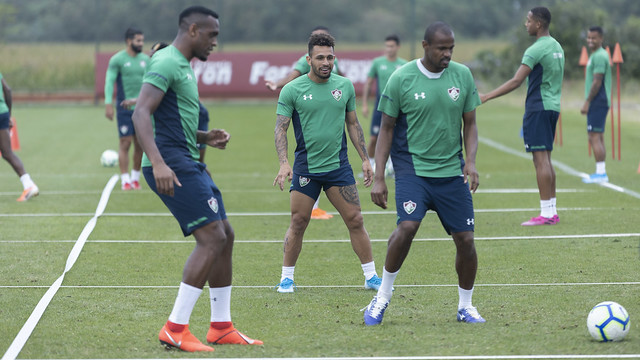 Com promessa de nova atitude, Fluminense recebe Avaí em busca de reação imediata