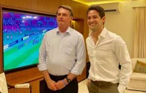 Bolsonaro assiste à derrota do Palmeiras para o Flamengo na casa de Silvio Santos