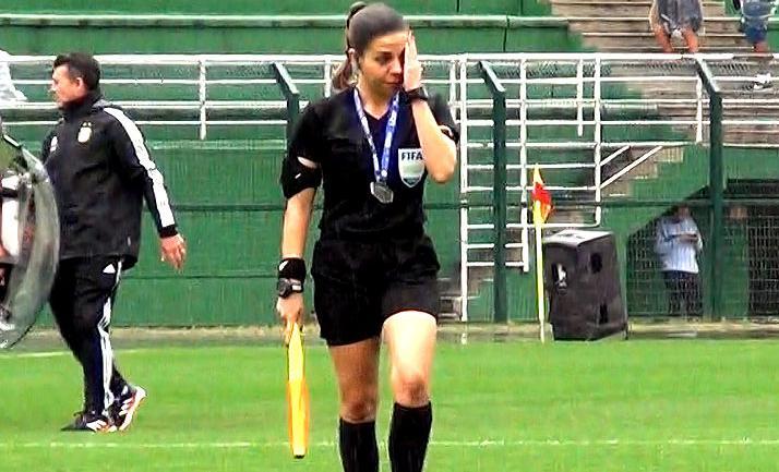 Tatiane Sacilotti se despediu da arbitragem e do escudo FIFA para ser mãe - Divulgação