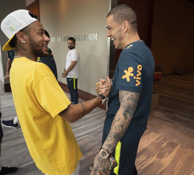 Pouco antes de janela de transações fechar, Neymar se apresenta a Tite em Miami