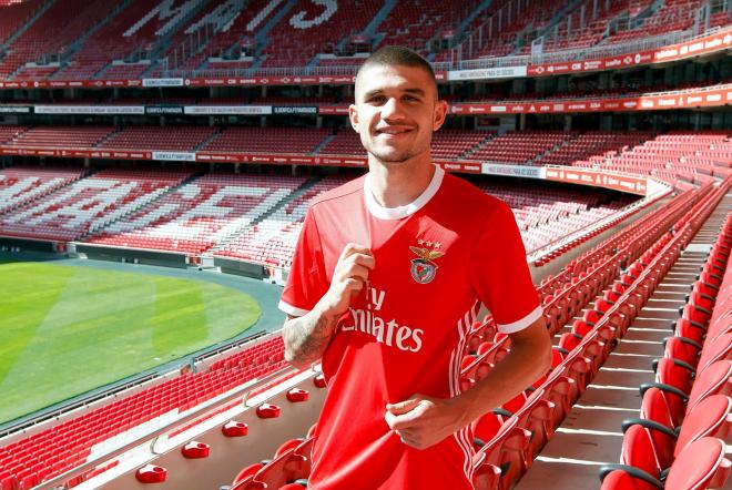São Paulo vende zagueiro para o Benfica de Portugal