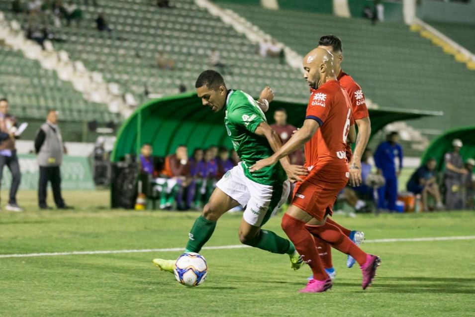 O atacante Davó fez o gol que deu a vitória ao Guarani sobre o Figueirense