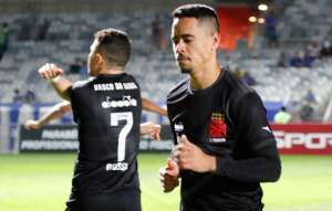 Após segundo pênalti perdido no Vasco, Pikachu espera por decisão de Luxemburgo