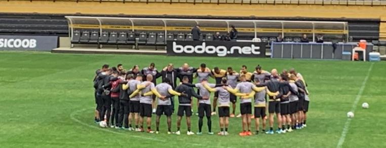 Reunião antes do treino do Criciúma. Foto: Jota Éder - Rádio Som Maior