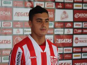 Série B: CRB bate o pé por multa e não libera atacante para time erupeu