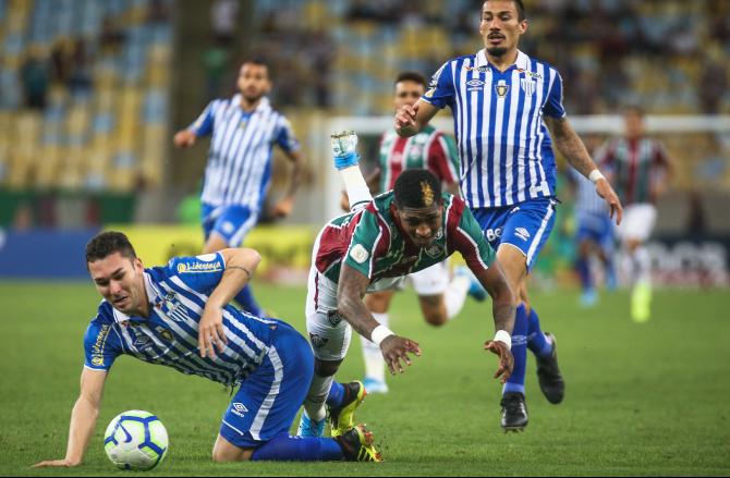 Avaí se defendeu com muita garra e venceu pela 1ª vez