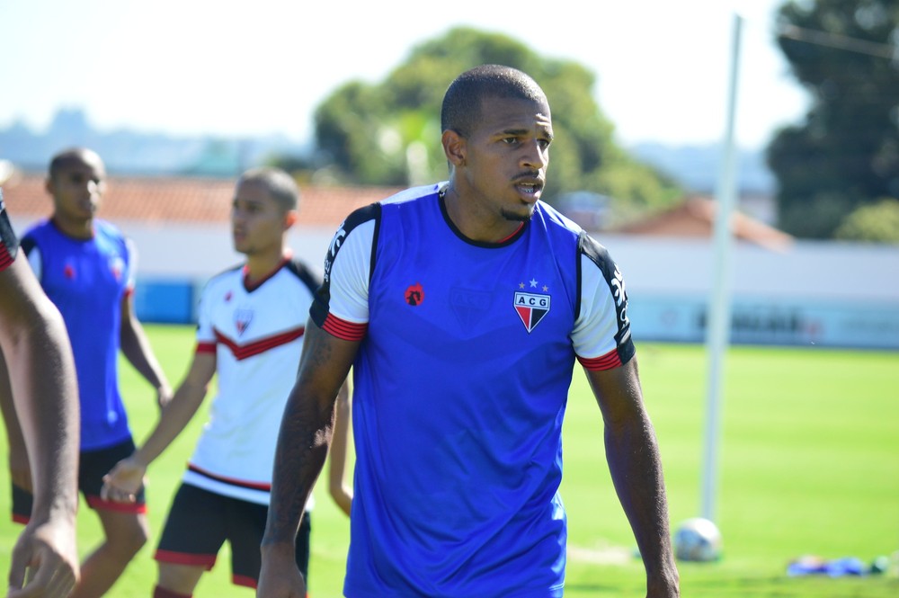 Com quatro gols, Jarro Pedroso rescinde contrato com time da Série B