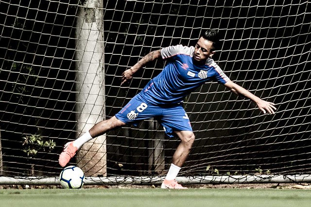 Sem espaço no Santos com Sampaoli, Cueva vê Gareca ‘como pai’ em seleção