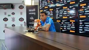Artilheiro do Corinthians confessa ficar 