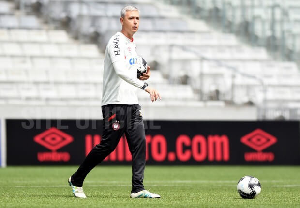 Copa do Brasil: Desfalcado, Athletico-PR fecha preparação sem lateral em treino