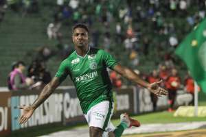 Série B: Thiago Carpini aguarda evolução física de Michel Douglas para encorpar o Guarani