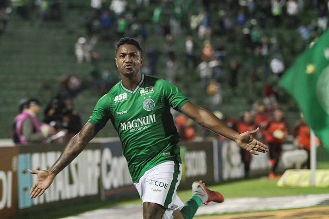 Série B: Thiago Carpini aguarda evolução física de Michel Douglas para encorpar o Guarani