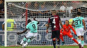 Organizada da Inter de Milão defende coros racistas de rivais contra Lukaku