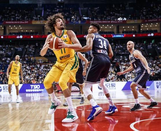 Seleção de basquete ‘esquece’ vitória histórica e mira duelo contra Montenegro