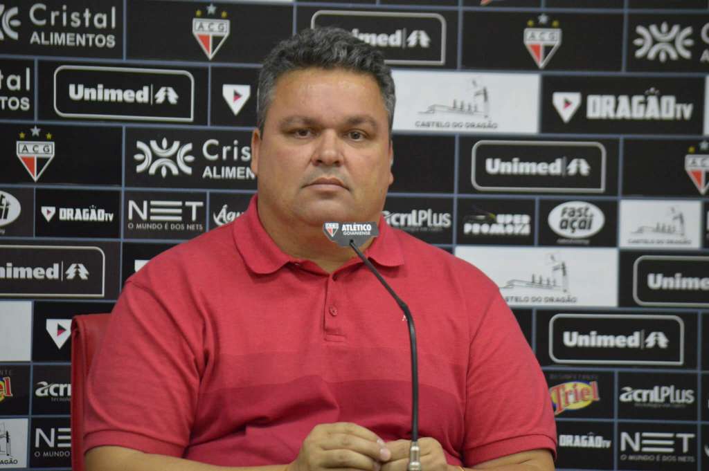 O presidente Adson Batista deixou claro que o Atlético-GO está em busca de reforços (Foto: Paulo Marcos/Atlético-GO)