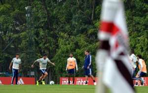 Atacante do São Paulo volta a treinar, mas está descartado contra o Inter