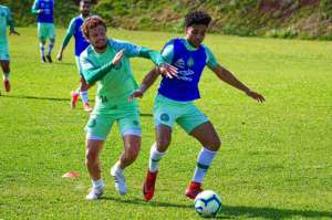 Lateral ex-Figueirense aparece no BID e fica à disposição da Chapecoense contra o CSA