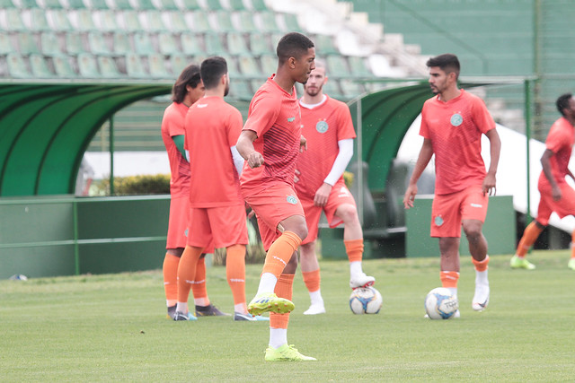 Série B: Thiago Carpini indica escalação do Guarani para ‘duelo de seis pontos’