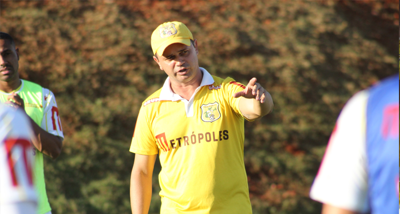 Campeão candango de 2004, Mauro Fernandes é apresentado e inicia trabalho no Brasiliense