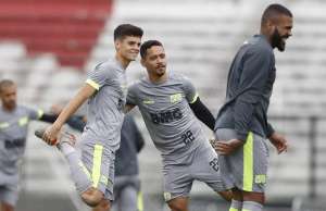 Luxemburgo avança Danilo Barcelos no Vasco e testa promessa de 18 anos