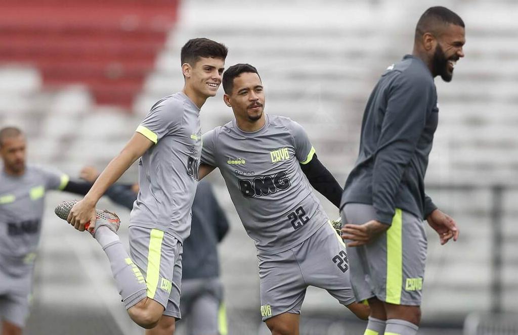 Luxemburgo avança Danilo Barcelos no Vasco e testa promessa de 18 anos