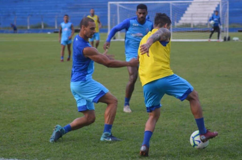 Lateral do CSA espera jogo complicado contra a Chapecoense
