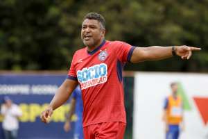 Roger Machado monta Bahia com trinca no meio para segurar o Vasco em São Januário