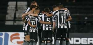 Jogadores do Botafogo protestam contra os atrasos salariais, mas descartam W.O.