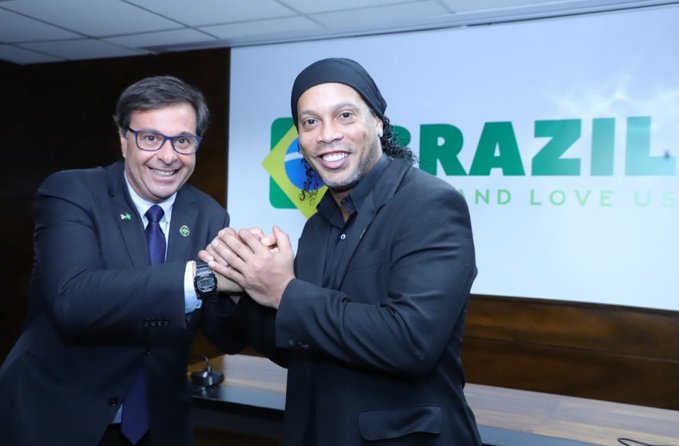 Sem poder sair do Brasil, Ronaldinho Gaúcho é nomeado embaixador do turismo