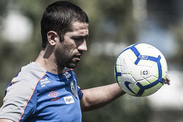 Após três jogos sem marcar, Evandro mira desencantar no Santos contra o seu ex-time