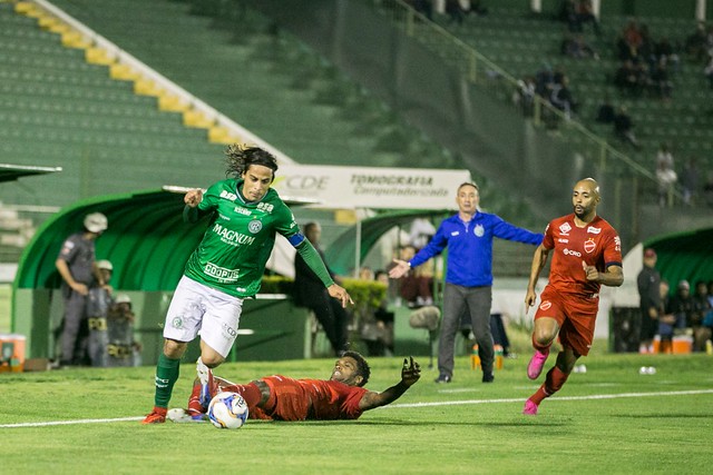 Antes capitão e titular absoluto, Ricardinho briga por vaga com Marcelo no meio-campo - Raphael Silvestre / Guarani FC