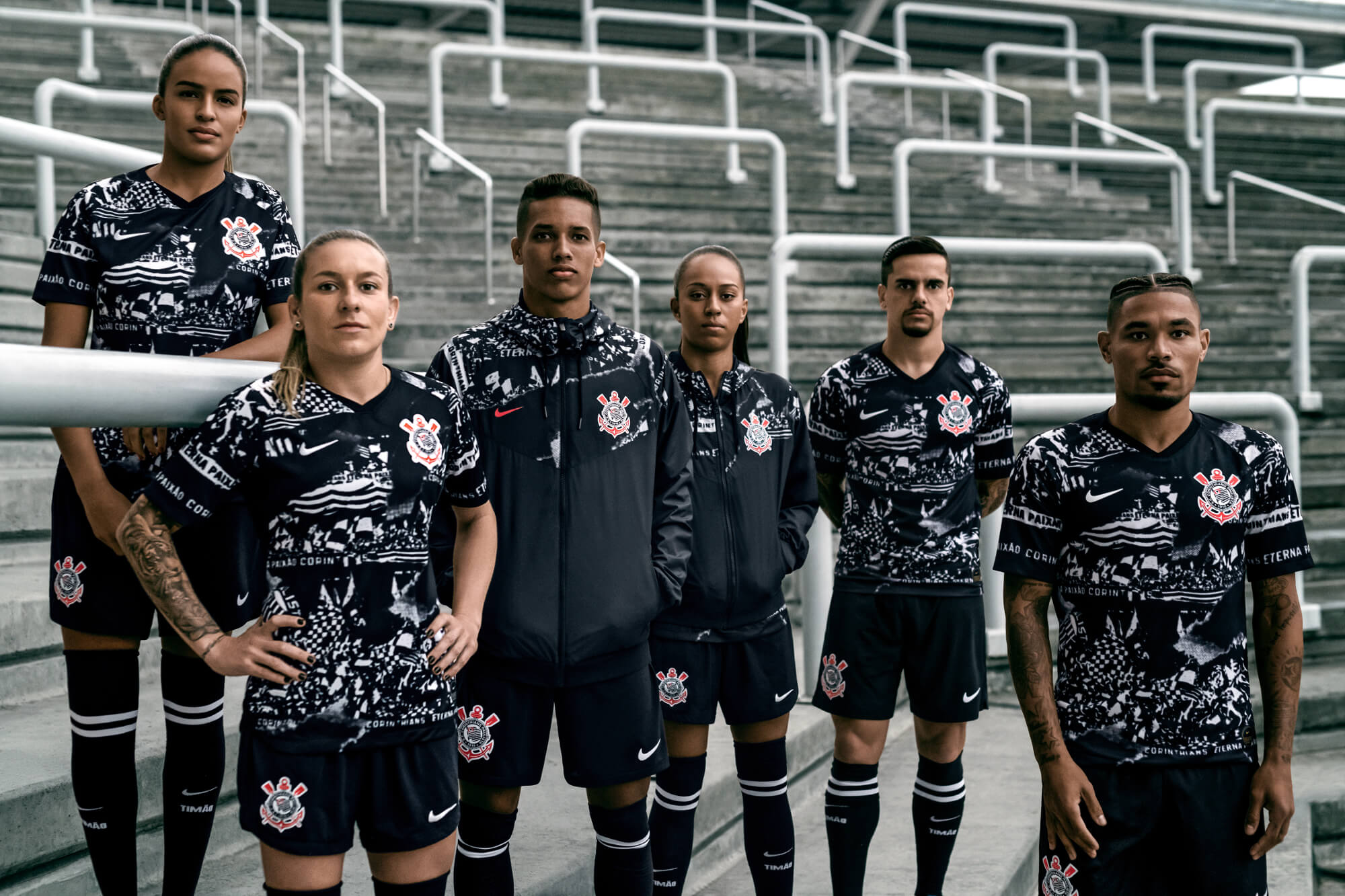 Corinthians lança uniforme que homenageia invasões históricas de sua torcida