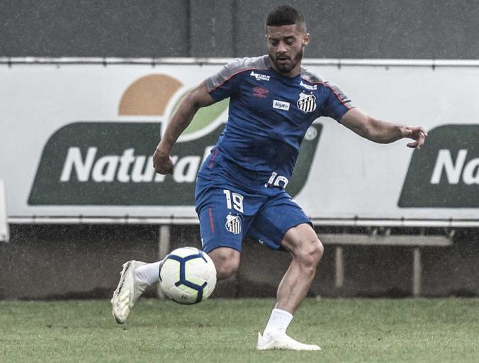 Com time desfalcado, Lucas Venuto vive a expectativa de estrear pelo Santos