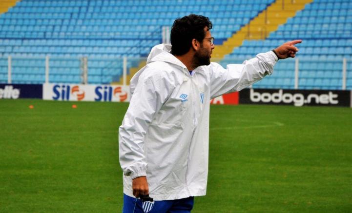 Com desfalques, Avaí enfrenta Flamengo para deixar lanterna do Brasileirão