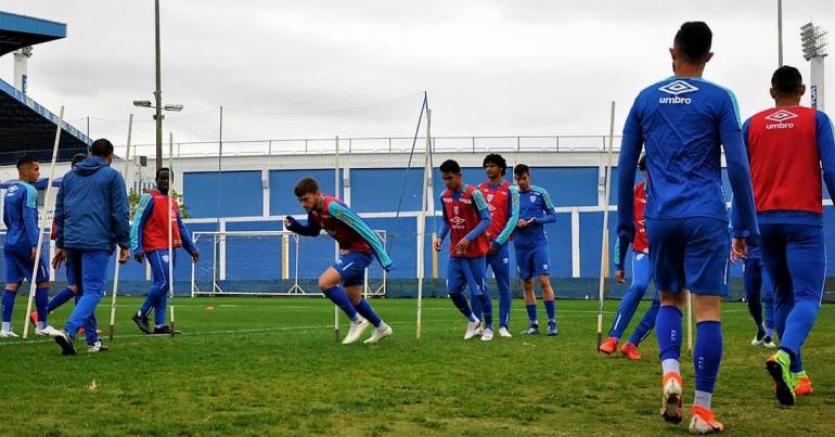 Alberto Valentim usa Santos como exemplo para Avaí superar o Flamengo