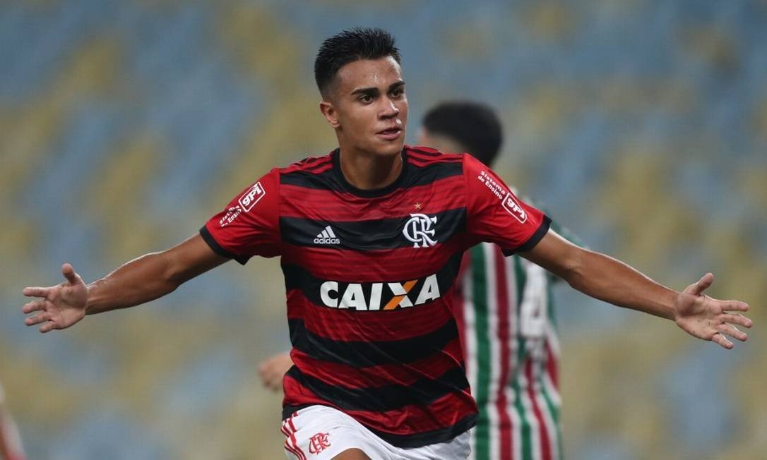 Reiner é liberado pelo STJD e reforça o Flamengo contra o Avaí em Brasília