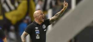 Na luta pelo topo, Santos testa força do elenco e defende tabu contra o Athletico