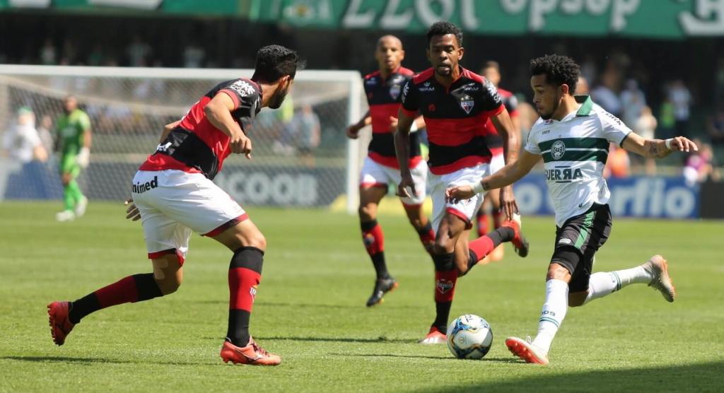 Atlético-GO derrota o Coritiba - Coritiba